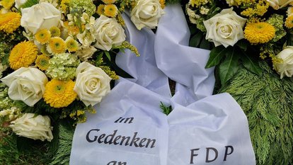 Der niedergelegte Kranz der FDP